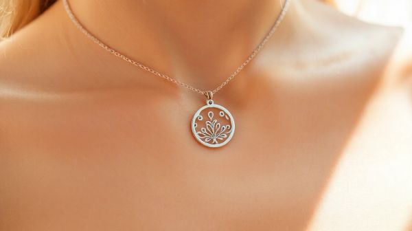 10 idées de bijoux gravés pour exprimer votre histoire